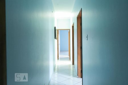 Casa à venda com 300m², 4 quartos e 5 vagas Casa à venda com 300m², 4 quartos e 5 vagasCorredor