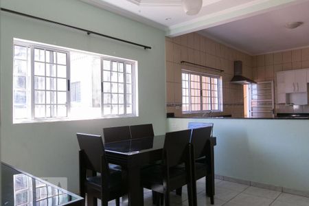 Casa à venda com 300m², 4 quartos e 5 vagas Casa à venda com 300m², 4 quartos e 5 vagasSala de Jantar