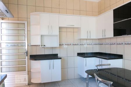 Casa à venda com 300m², 4 quartos e 5 vagas Casa à venda com 300m², 4 quartos e 5 vagasCozinha