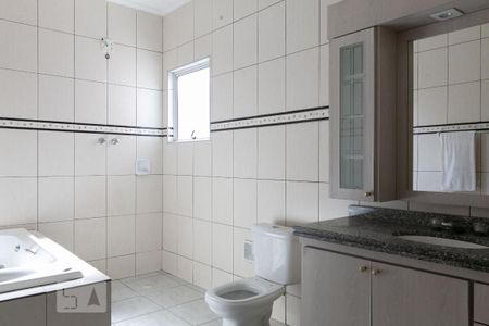 Casa à venda com 300m², 4 quartos e 5 vagas Casa à venda com 300m², 4 quartos e 5 vagasBanheiro da Suíte