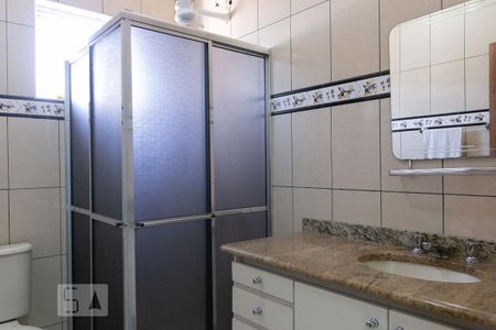 Casa à venda com 300m², 4 quartos e 5 vagas Casa à venda com 300m², 4 quartos e 5 vagasBanheiro 2