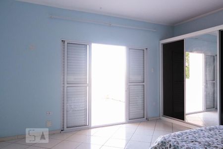 Casa à venda com 300m², 4 quartos e 5 vagas Casa à venda com 300m², 4 quartos e 5 vagasSuíte