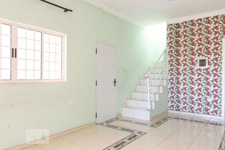 Sala de casa à venda com 4 quartos, 300m² em Vila Carmosina, São Paulo