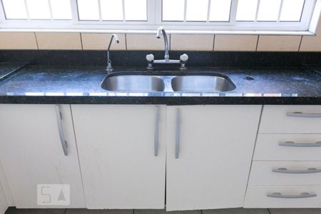 Casa à venda com 300m², 4 quartos e 5 vagas Casa à venda com 300m², 4 quartos e 5 vagasPia