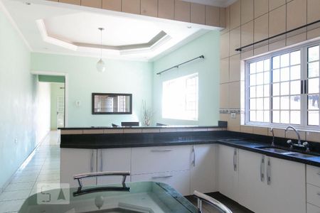 Casa à venda com 300m², 4 quartos e 5 vagas Casa à venda com 300m², 4 quartos e 5 vagasCozinha