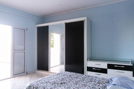 Casa à venda com 300m², 4 quartos e 5 vagas Casa à venda com 300m², 4 quartos e 5 vagasSuíte