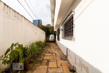 Casa à venda com 210m², 3 quartos e 4 vagasCorredor