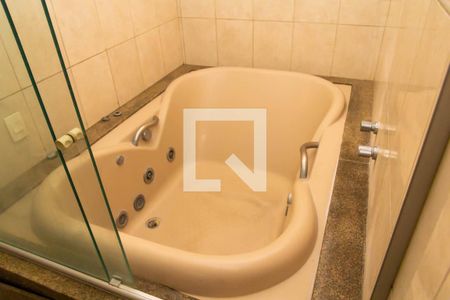 Casa à venda com 600m², 6 quartos e 6 vagas Casa à venda com 600m², 6 quartos e 6 vagasBanheiro da Suíte 5