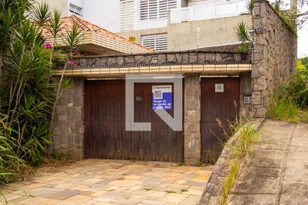 Casa à venda com 600m², 6 quartos e 6 vagas Casa à venda com 600m², 6 quartos e 6 vagasFachada