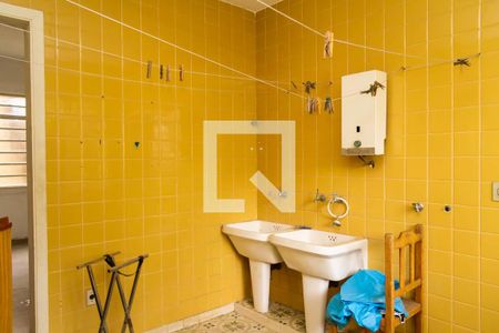 Casa à venda com 600m², 6 quartos e 6 vagas Casa à venda com 600m², 6 quartos e 6 vagasÁrea de Serviço 2