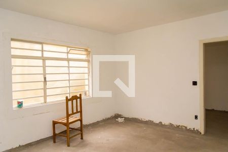 Casa à venda com 600m², 6 quartos e 6 vagas Casa à venda com 600m², 6 quartos e 6 vagasSala da casa de serviço