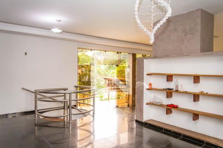 Casa à venda com 600m², 6 quartos e 6 vagas Casa à venda com 600m², 6 quartos e 6 vagasSala 2