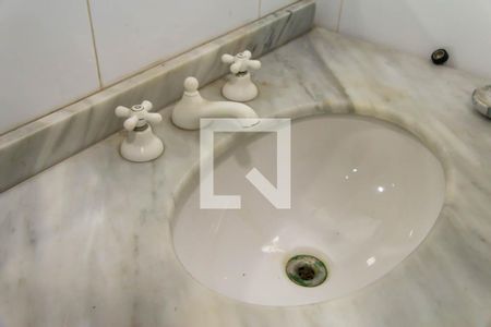 Casa à venda com 600m², 6 quartos e 6 vagas Casa à venda com 600m², 6 quartos e 6 vagasBanheiro da Suíte 4