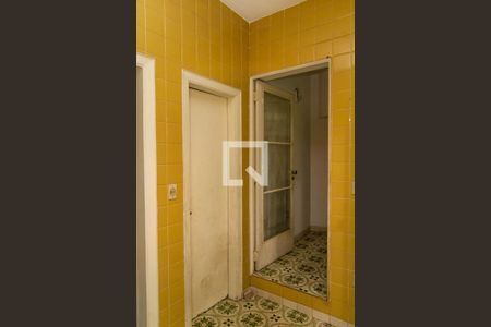 Casa à venda com 600m², 6 quartos e 6 vagas Casa à venda com 600m², 6 quartos e 6 vagasBanheiro da Suíte de serviço