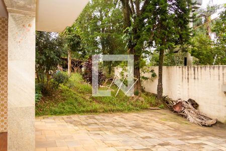 Casa à venda com 600m², 6 quartos e 6 vagas Casa à venda com 600m², 6 quartos e 6 vagasGaragem e quintal