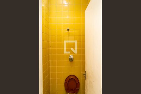 Casa à venda com 600m², 6 quartos e 6 vagas Casa à venda com 600m², 6 quartos e 6 vagasBanheiro da Suíte de serviço