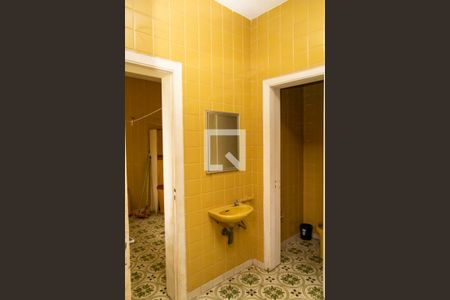 Casa à venda com 600m², 6 quartos e 6 vagas Casa à venda com 600m², 6 quartos e 6 vagasBanheiro da Suíte de serviço