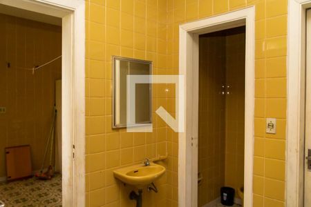 Casa à venda com 600m², 6 quartos e 6 vagas Casa à venda com 600m², 6 quartos e 6 vagasBanheiro da Suíte de serviço