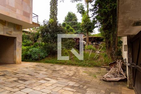 Casa à venda com 600m², 6 quartos e 6 vagas Casa à venda com 600m², 6 quartos e 6 vagasGaragem e quintal