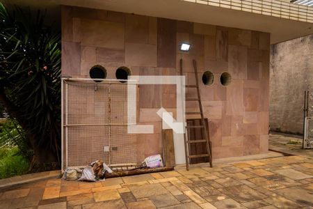 Casa à venda com 600m², 6 quartos e 6 vagas Casa à venda com 600m², 6 quartos e 6 vagasGaragem 2 e quintal