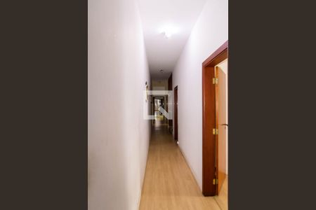 Casa à venda com 600m², 6 quartos e 6 vagas Casa à venda com 600m², 6 quartos e 6 vagasCorredor