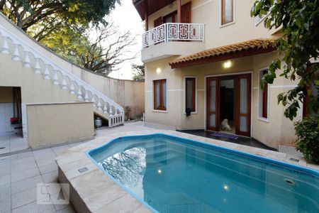 Casa à venda com 305m², 3 quartos e 3 vagasPiscina