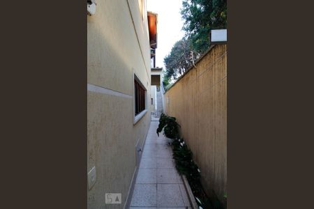 Casa à venda com 305m², 3 quartos e 3 vagasCorredor externo