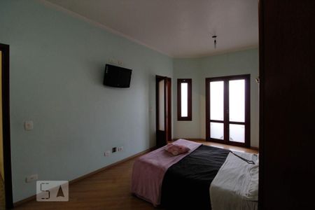 Casa à venda com 305m², 3 quartos e 3 vagasSuíte