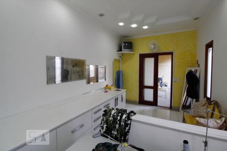 Casa à venda com 305m², 3 quartos e 3 vagasEscritório