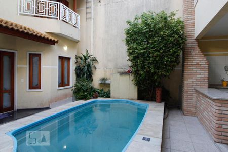 Casa à venda com 305m², 3 quartos e 3 vagasPiscina