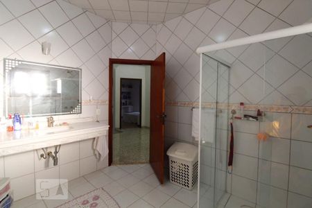 Casa à venda com 305m², 3 quartos e 3 vagasBanheiro Social