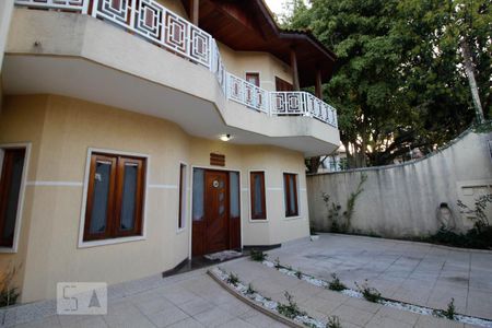 Casa à venda com 305m², 3 quartos e 3 vagasGaragem