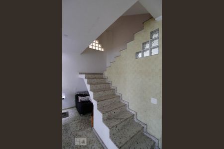 Escada de casa à venda com 3 quartos, 305m² em Jardim Santa Clara, Guarulhos