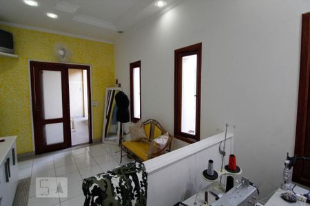 Casa à venda com 305m², 3 quartos e 3 vagasEscritório
