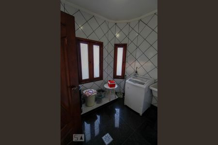 Casa à venda com 305m², 3 quartos e 3 vagasÁrea de Serviço