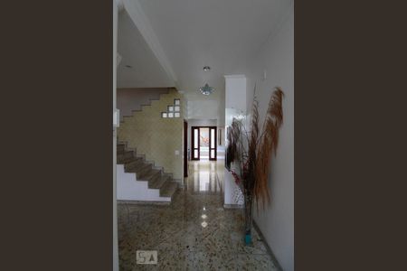 Hall de casa à venda com 3 quartos, 305m² em Jardim Santa Clara, Guarulhos