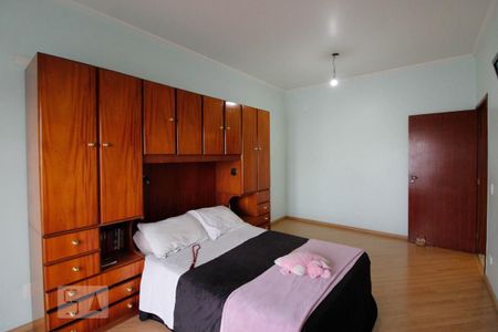 Casa à venda com 305m², 3 quartos e 3 vagasSuíte