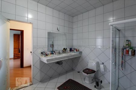 Casa à venda com 305m², 3 quartos e 3 vagasBanheiro da Suíte 