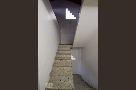 Casa à venda com 305m², 3 quartos e 3 vagasEscada