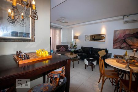 Sala de apartamento à venda com 2 quartos, 90m² em Petrópolis, Porto Alegre