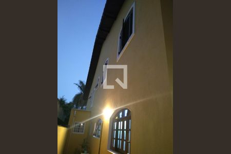 Casa à venda com 170m², 3 quartos e 2 vagas Casa à venda com 170m², 3 quartos e 2 vagasCorredor