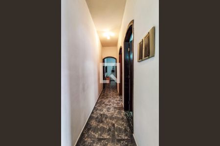 Casa à venda com 170m², 3 quartos e 2 vagas Casa à venda com 170m², 3 quartos e 2 vagasCorredor Dormitórios