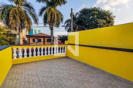 Casa à venda com 170m², 3 quartos e 2 vagas Casa à venda com 170m², 3 quartos e 2 vagasTerraço