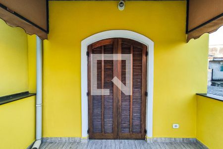 Casa à venda com 170m², 3 quartos e 2 vagas Casa à venda com 170m², 3 quartos e 2 vagasTerraço