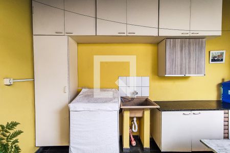 Casa à venda com 170m², 3 quartos e 2 vagas Casa à venda com 170m², 3 quartos e 2 vagasÁrea de Serviço