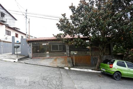 Casa à venda com 200m², 3 quartos e 3 vagas Casa à venda com 200m², 3 quartos e 3 vagasFachada