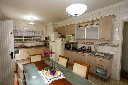 Casa à venda com 200m², 3 quartos e 3 vagas Casa à venda com 200m², 3 quartos e 3 vagasCozinha