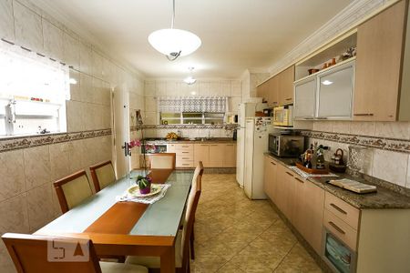 Casa à venda com 200m², 3 quartos e 3 vagas Casa à venda com 200m², 3 quartos e 3 vagasCozinha