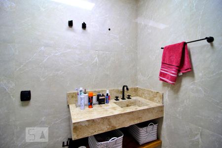 Casa à venda com 600m², 4 quartos e 6 vagasBanheiro da Suíte 2