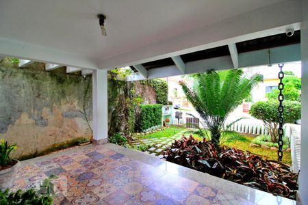 Casa à venda com 600m², 4 quartos e 6 vagasEntrada